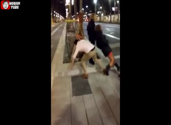 Video: For no apparent reason, he makes a lady fall in love
